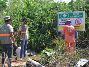 Parceria promove instalação de placas de orientação ambiental no bairro Nova Barra